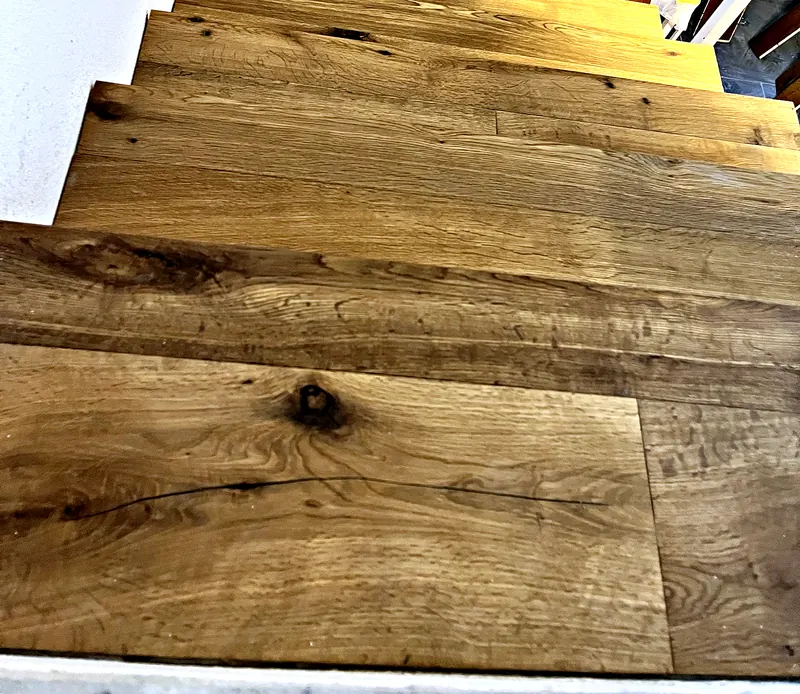 Treppe mit Eichenholz belegt